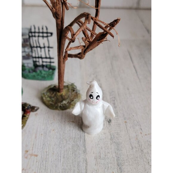 Halloween Gates scarecrow ghost Village accessory set decor - Picture 3 of 9